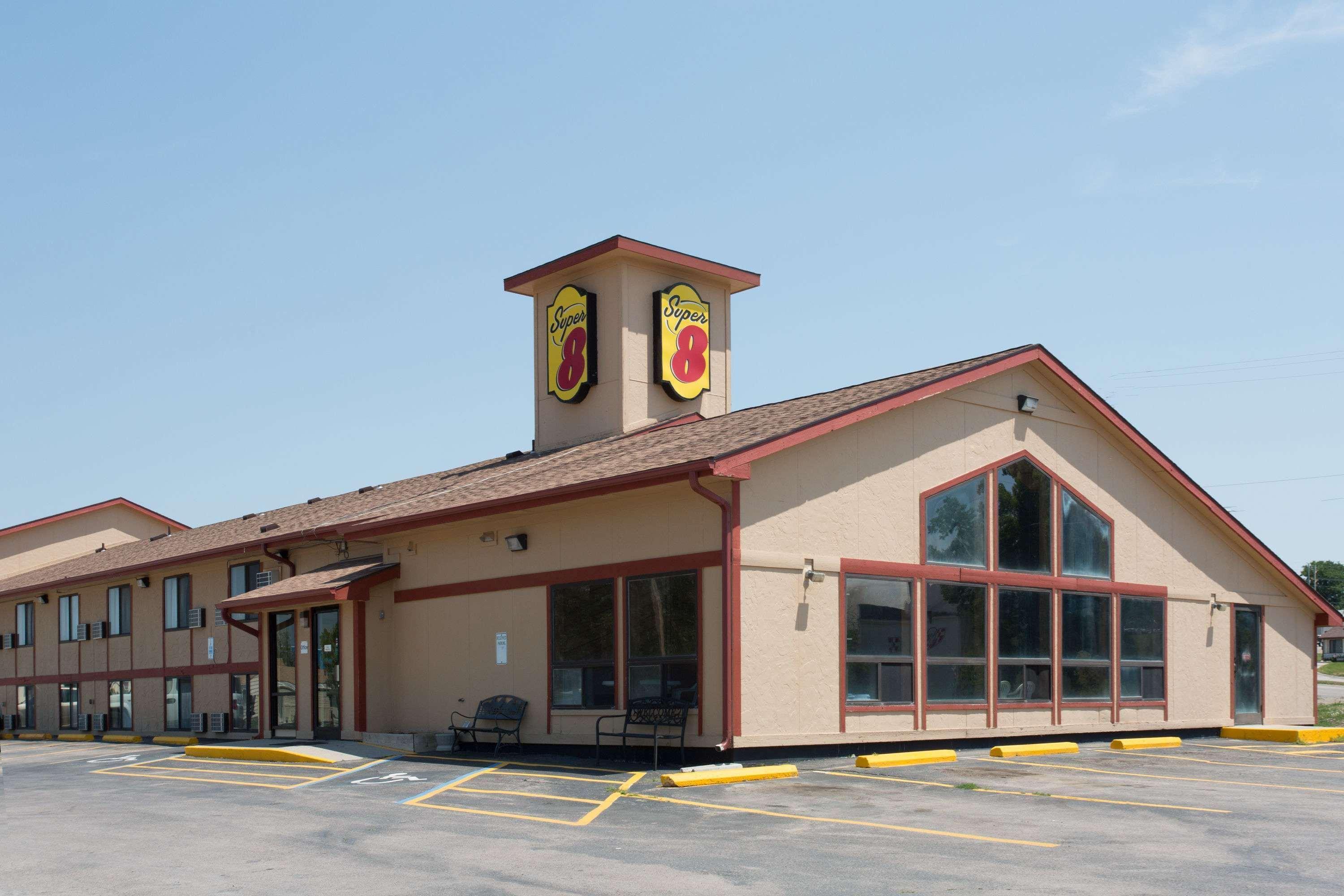 Super 8 By Wyndham Chadron Ne Hotel Exterior photo